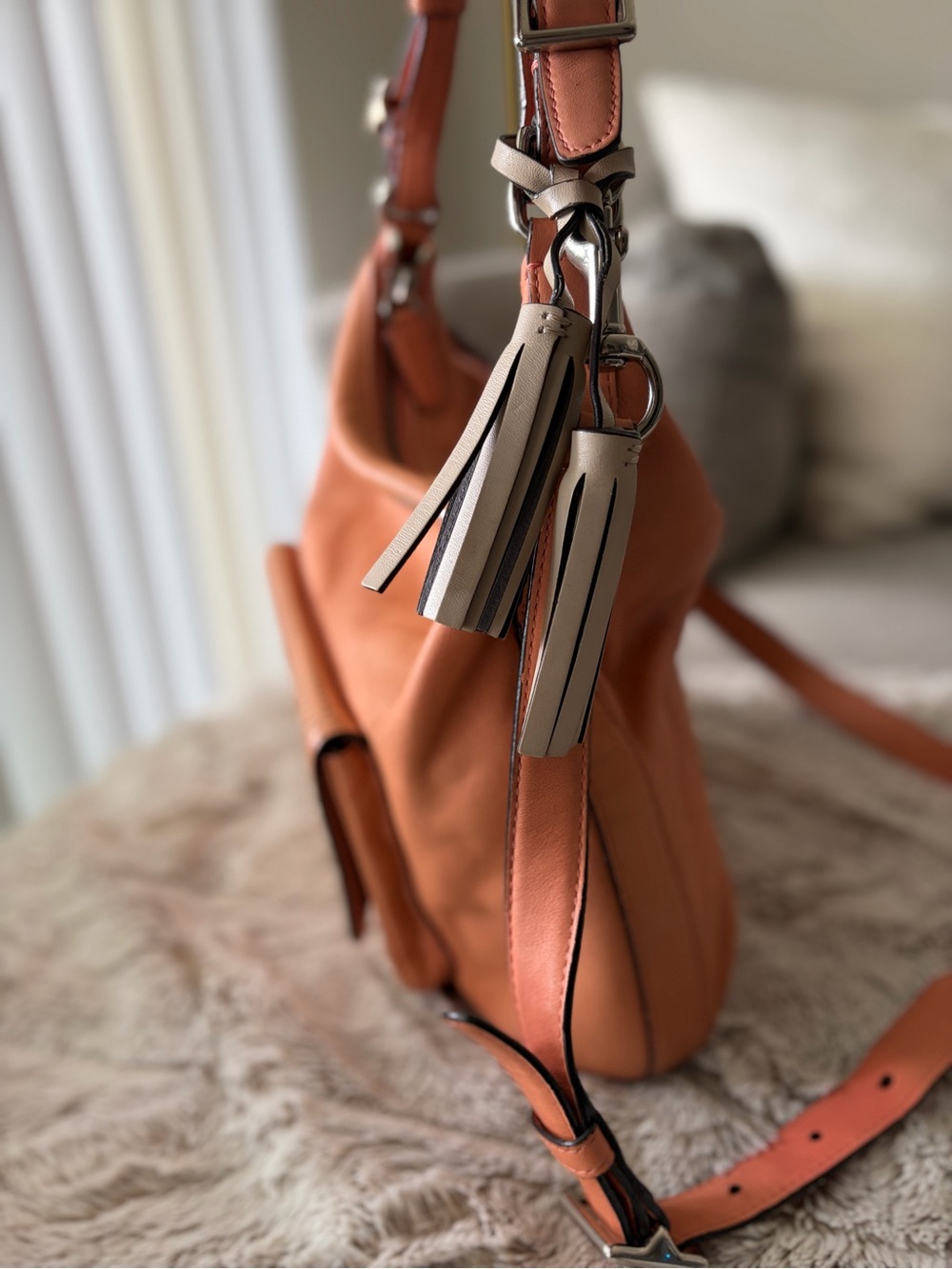 Coach Legacy Courtenay Peach Leather Hobo with Front Turn-Lock Pocket - Picture 3 of 7